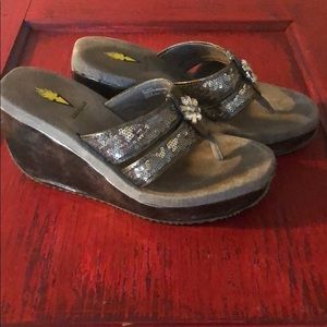 Volatile Blast Gray Wedges, size 9